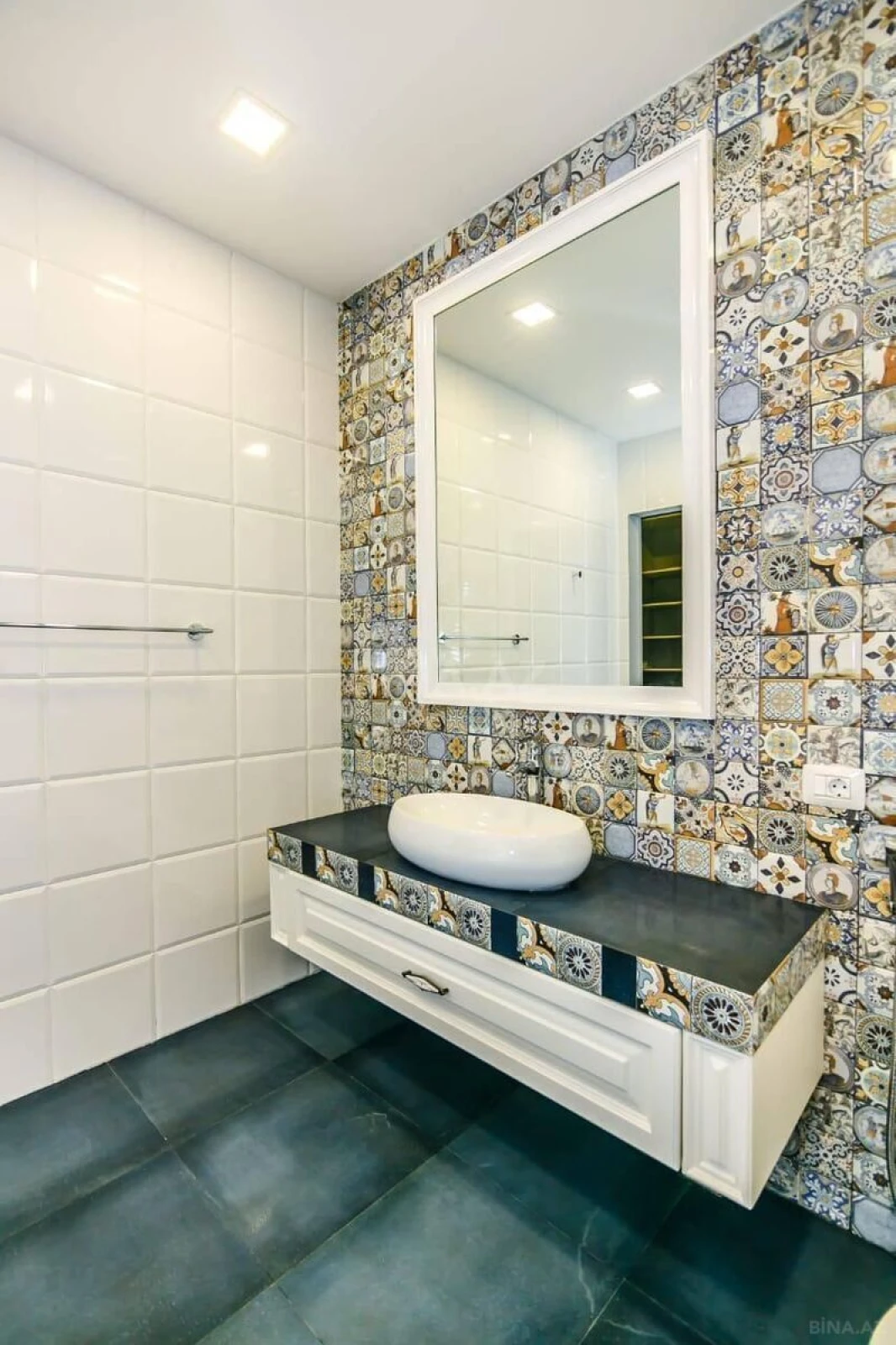 Satılır 5 otaqlı mənzil 250 m²