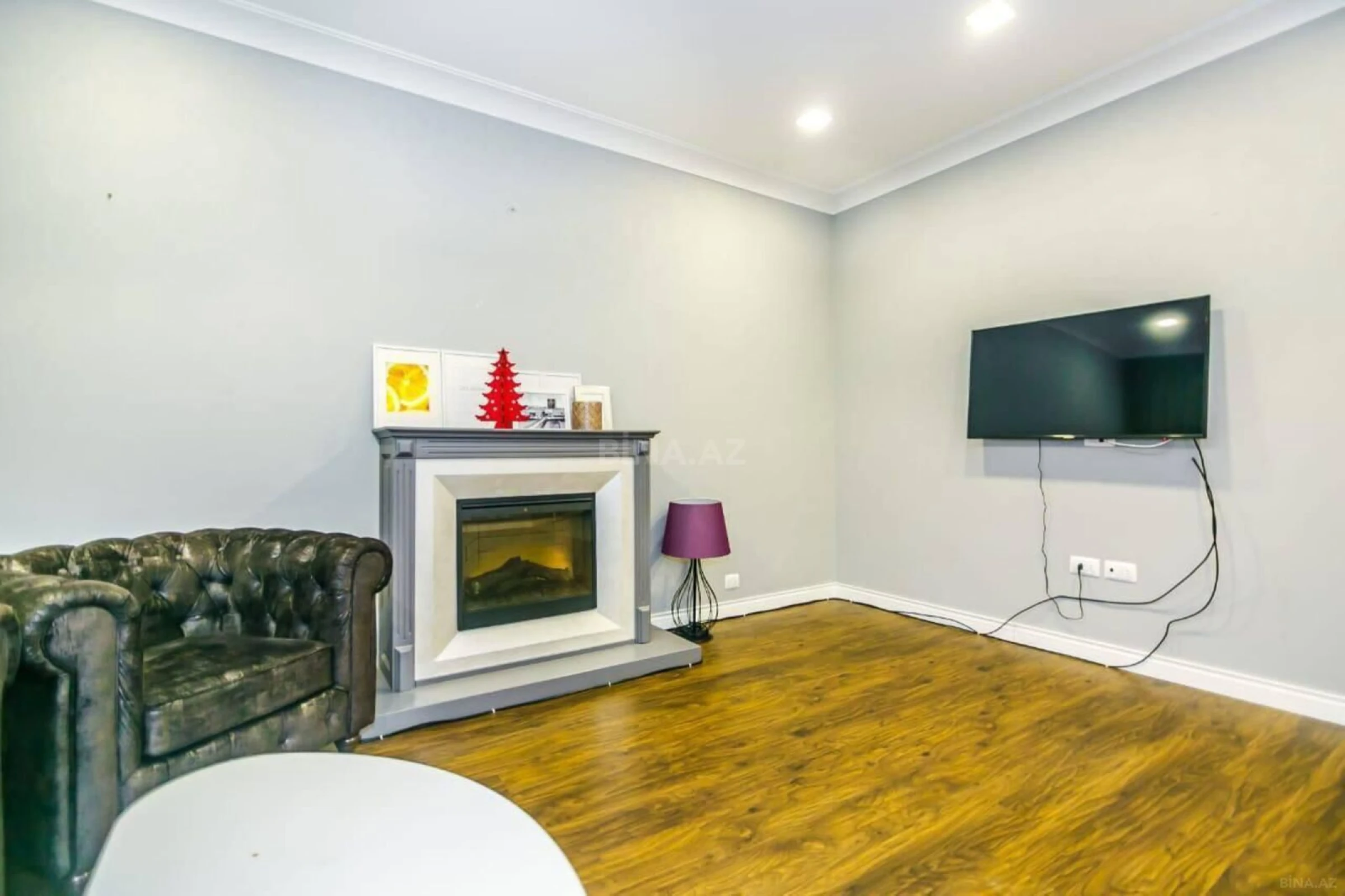 Satılır 5 otaqlı mənzil 250 m²