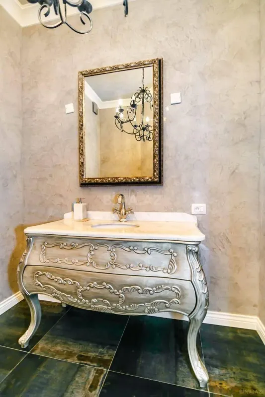 Satılır 5 otaqlı mənzil 250 m²