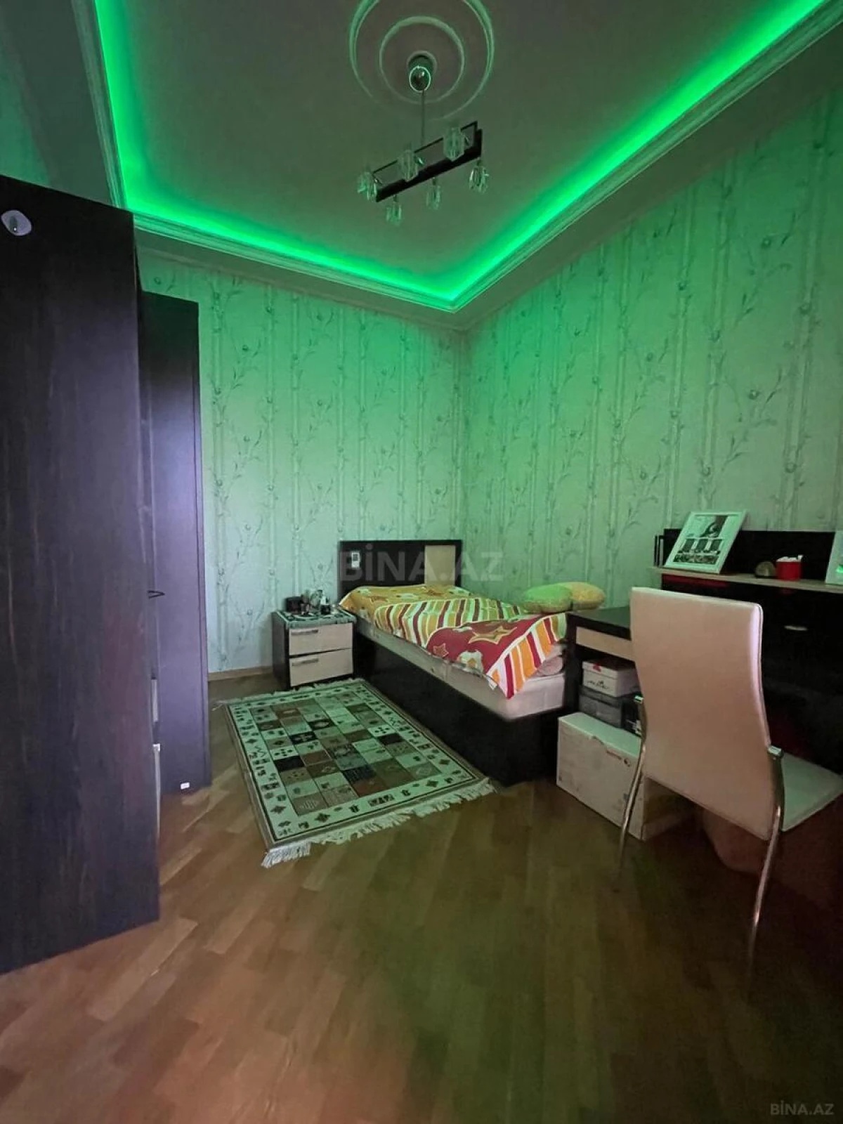 Satılır 4 otaqlı mənzil 186 m²