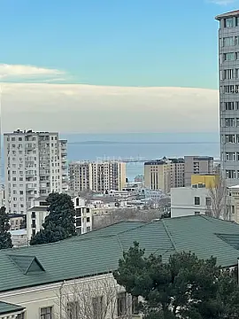 Satılır 4 otaqlı mənzil 186 m²