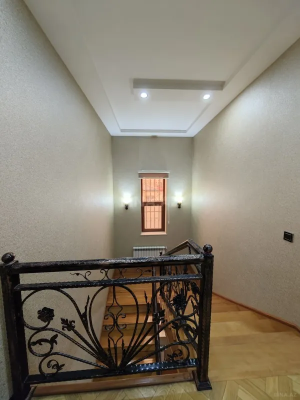 Satılır 7 otaqlı həyət evi 330 m²