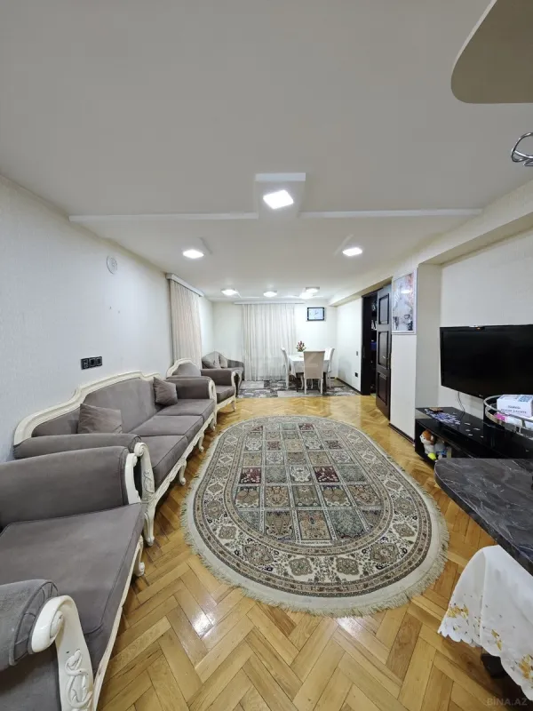 Satılır 7 otaqlı həyət evi 330 m²