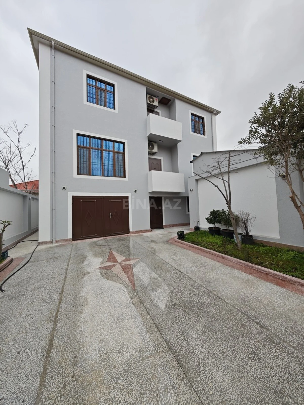 Satılır 7 otaqlı həyət evi 330 m²