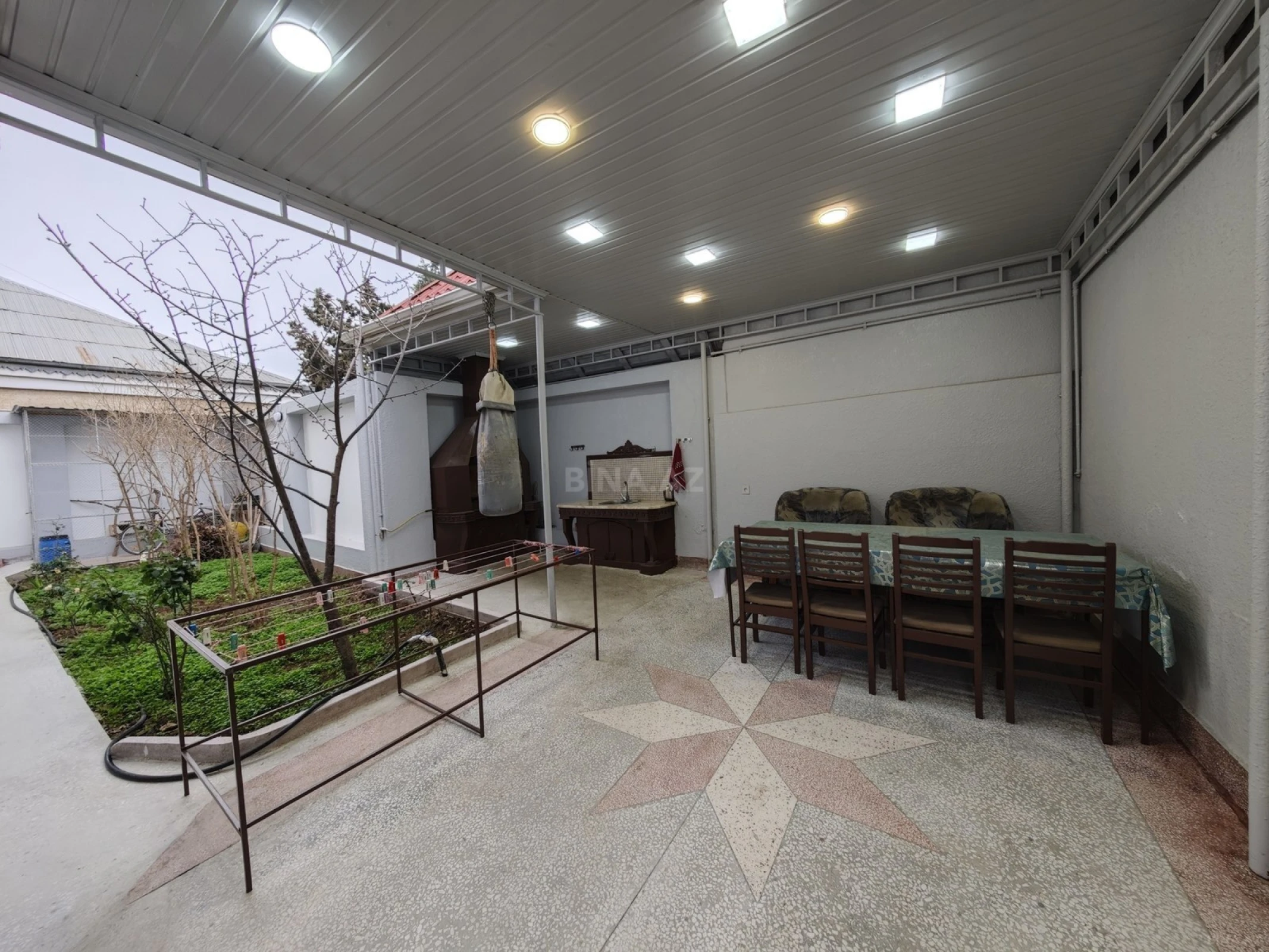 Satılır 7 otaqlı həyət evi 330 m²