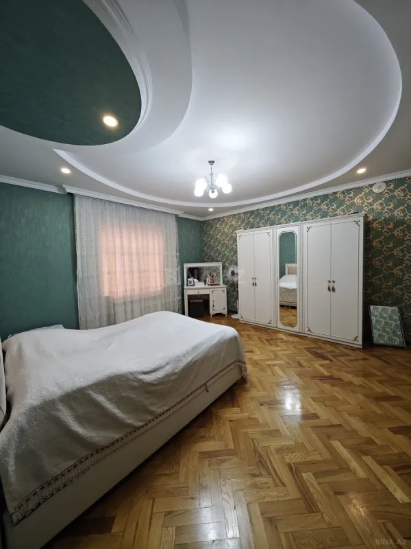 Satılır 7 otaqlı həyət evi 330 m²