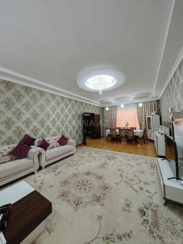 Satılır 7 otaqlı həyət evi 330 m²