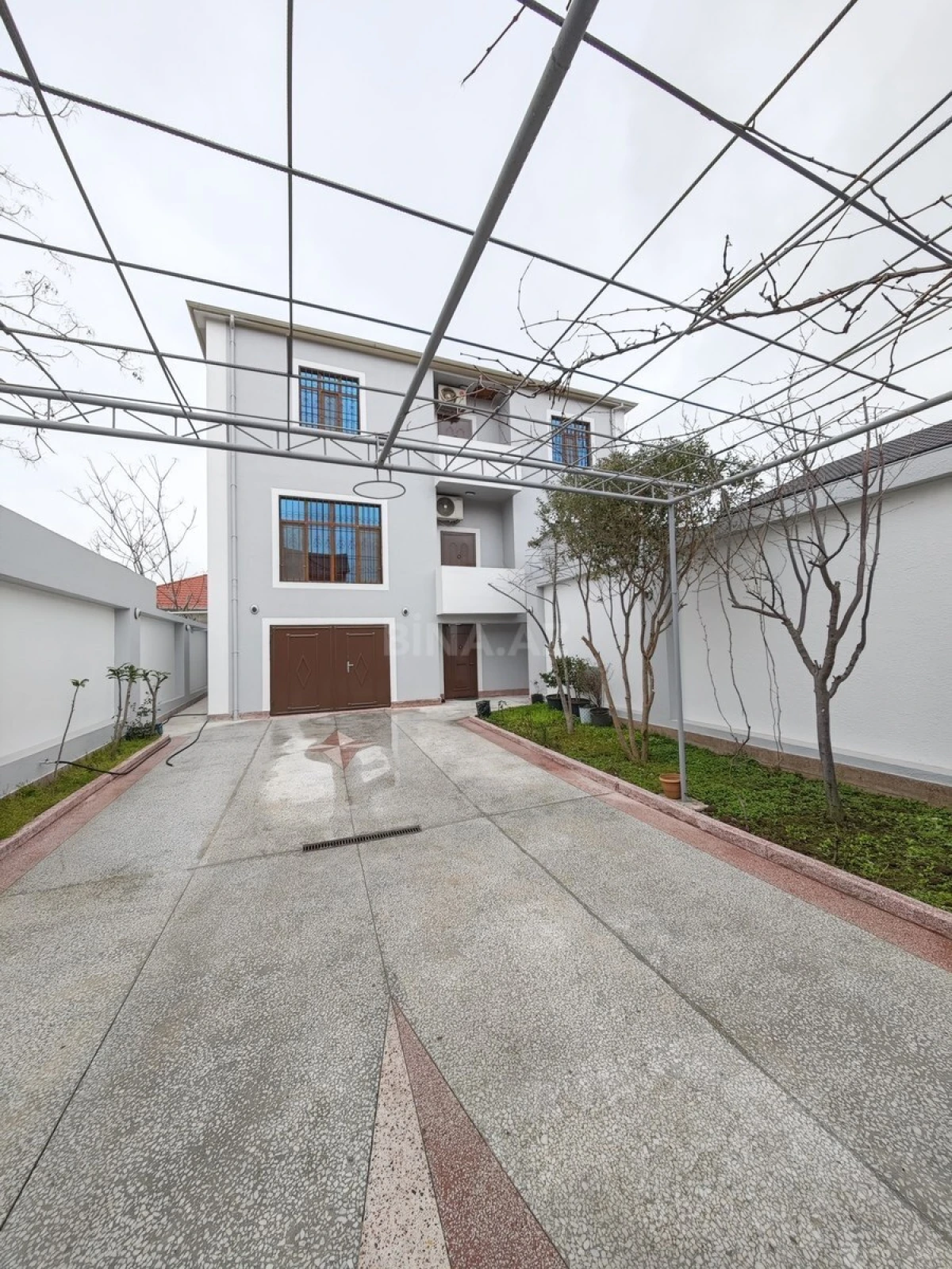 Satılır 7 otaqlı həyət evi 330 m²