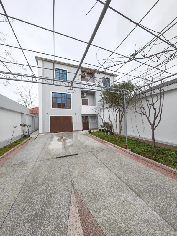 Satılır 7 otaqlı həyət evi 330 m²