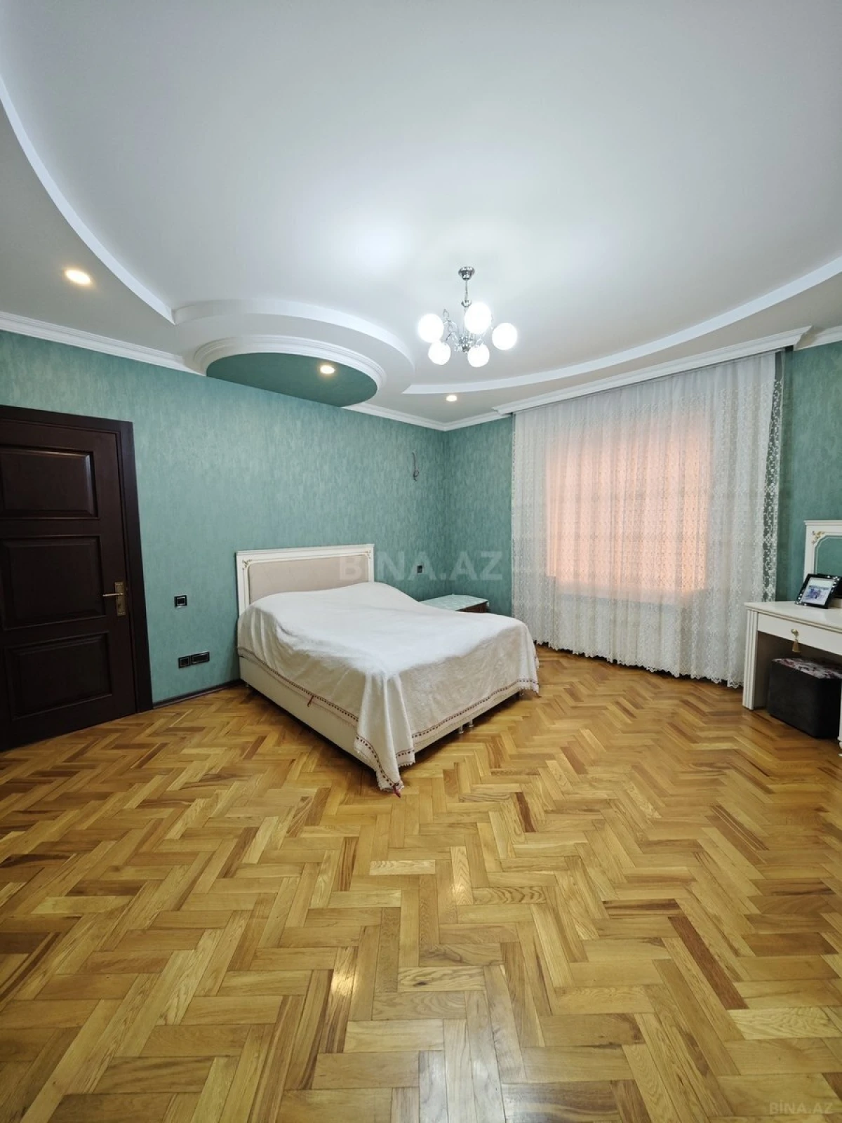 Satılır 7 otaqlı həyət evi 330 m²