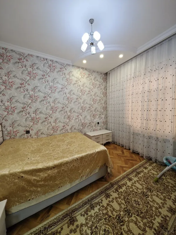 Satılır 7 otaqlı həyət evi 330 m²