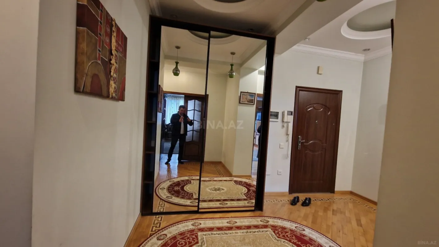 Kirayə verilir 2 otaqlı mənzil 100 m²