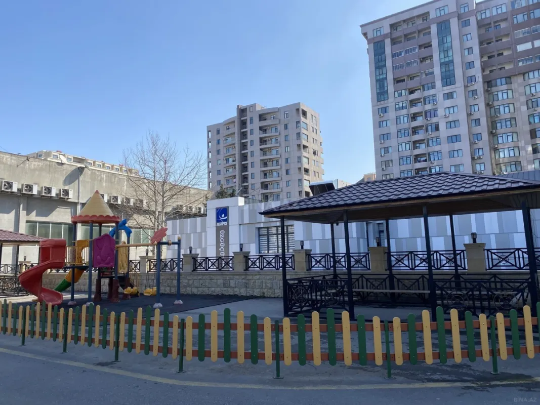 Satılır 3 otaqlı mənzil 135 m²