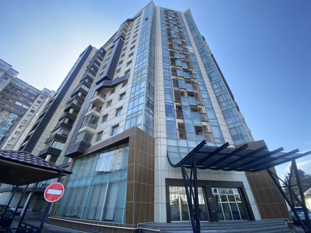 Satılır 3 otaqlı mənzil 135 m²