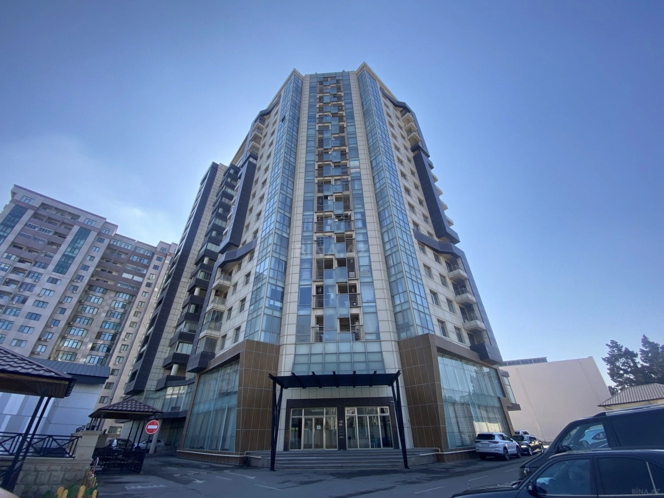 Satılır 3 otaqlı mənzil 135 m²
