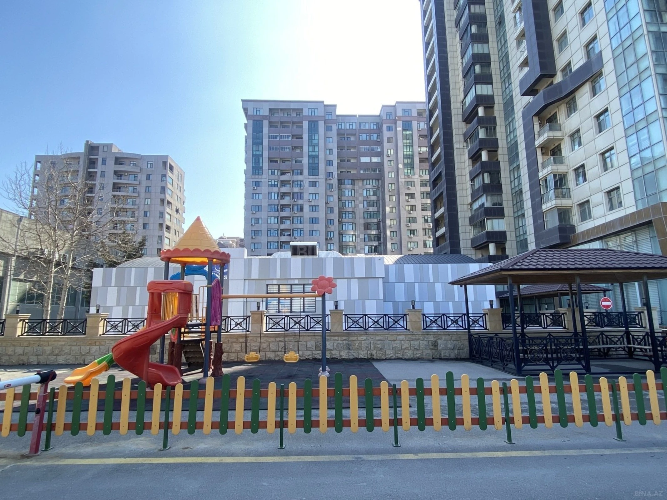 Satılır 3 otaqlı mənzil 135 m²