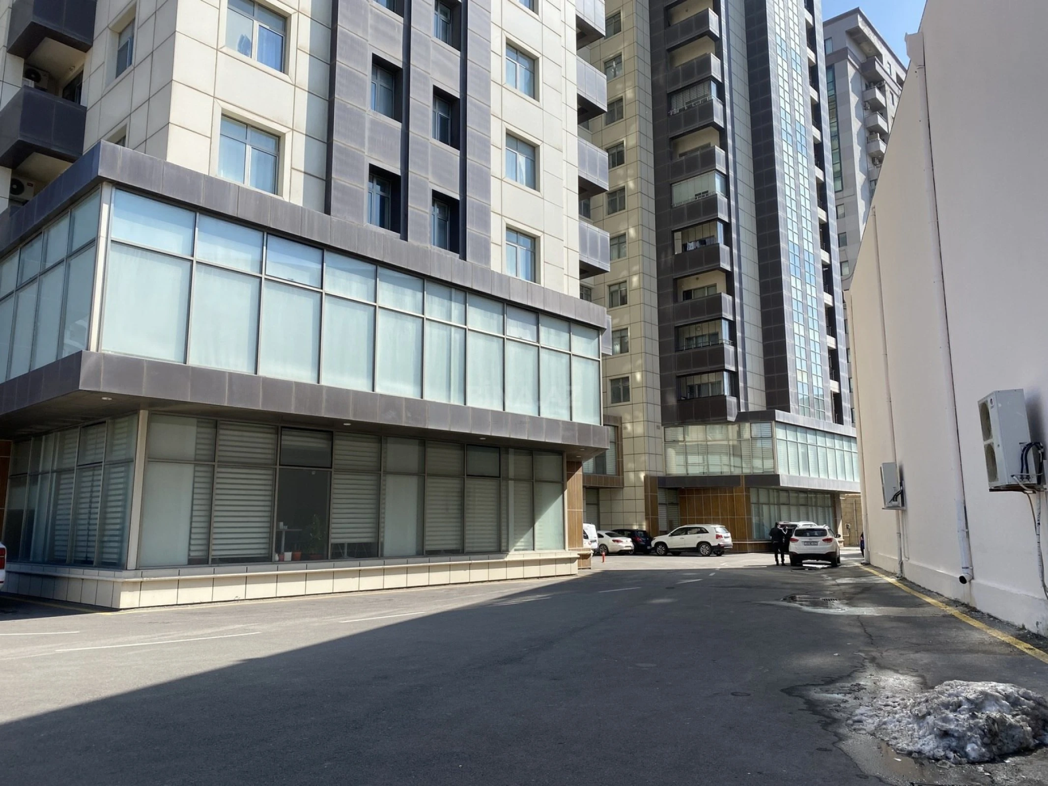 Satılır 3 otaqlı mənzil 135 m²