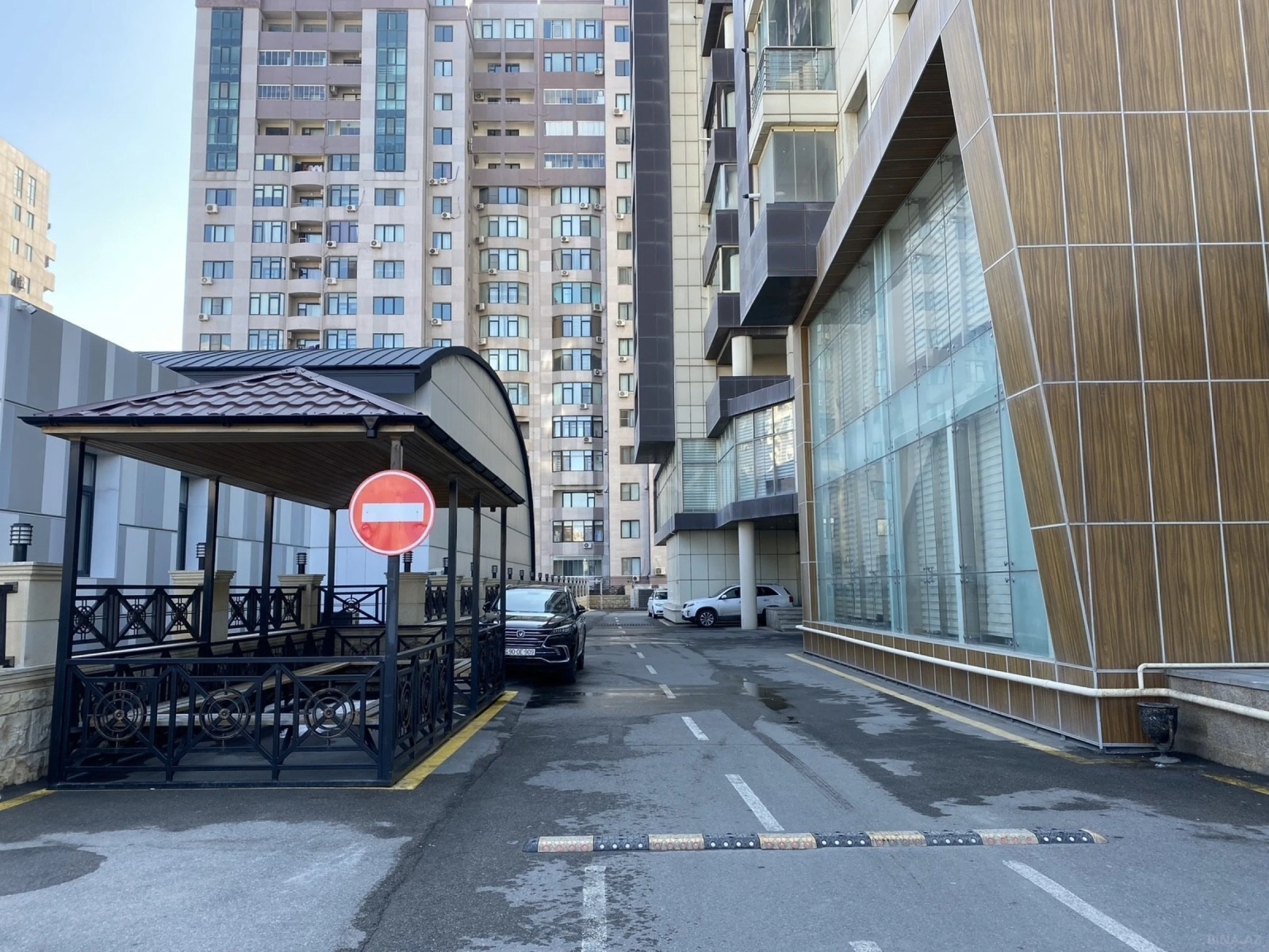 Satılır 3 otaqlı mənzil 135 m²