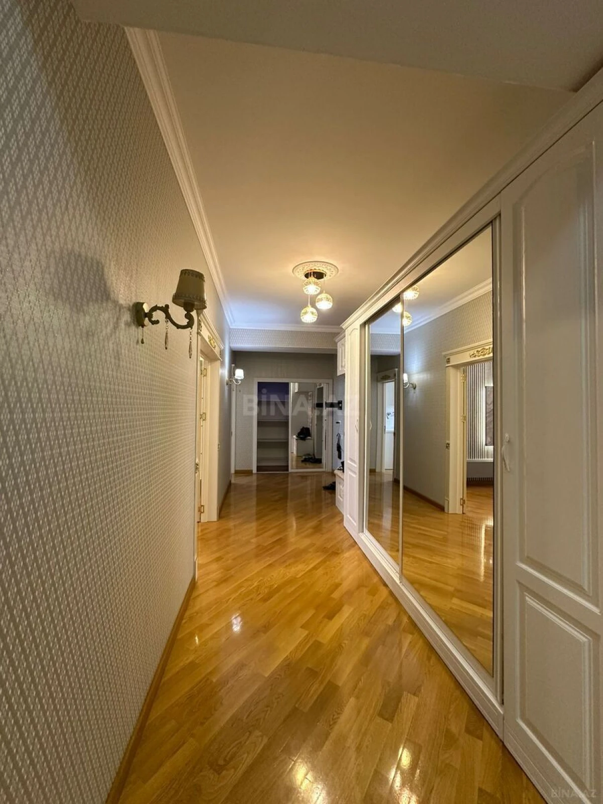 Satılır 2 otaqlı mənzil 120 m²