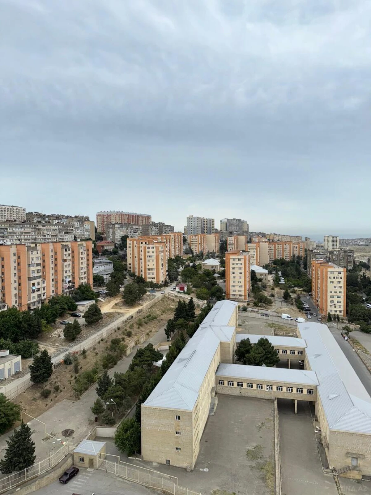Satılır 3 otaqlı mənzil 122 m²