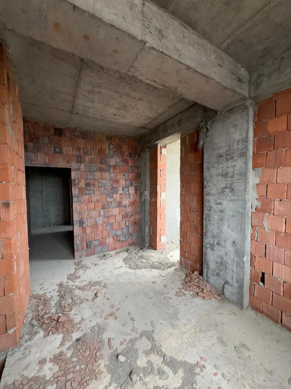 Satılır 3 otaqlı mənzil 122 m²