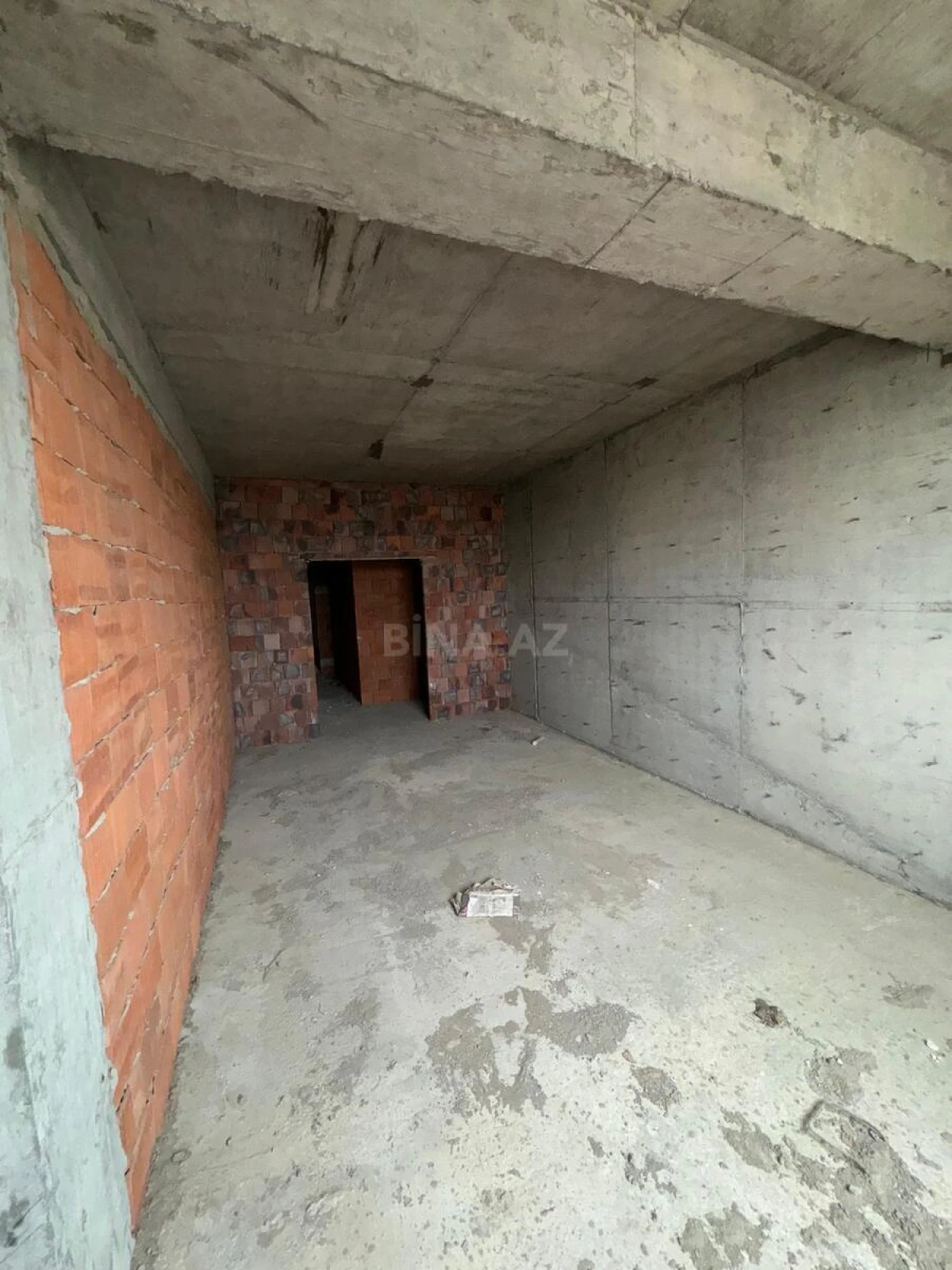 Satılır 3 otaqlı mənzil 122 m²