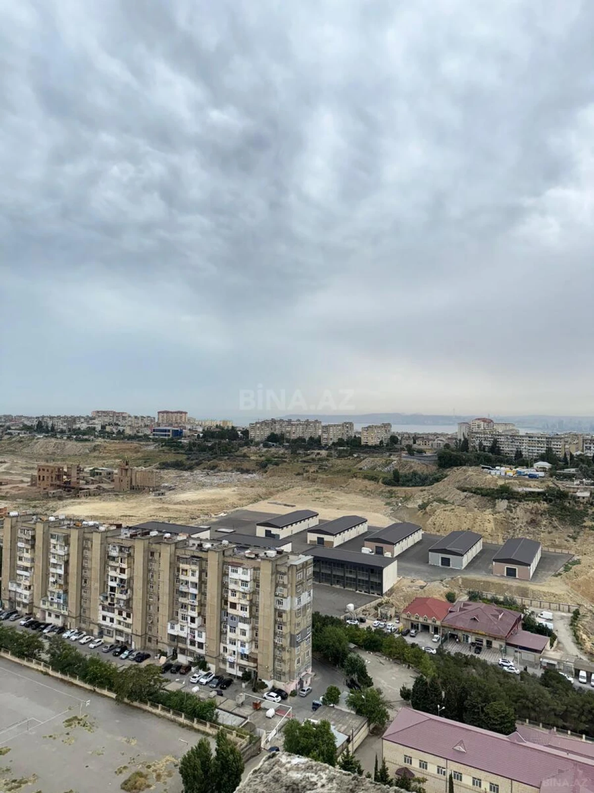 Satılır 3 otaqlı mənzil 122 m²