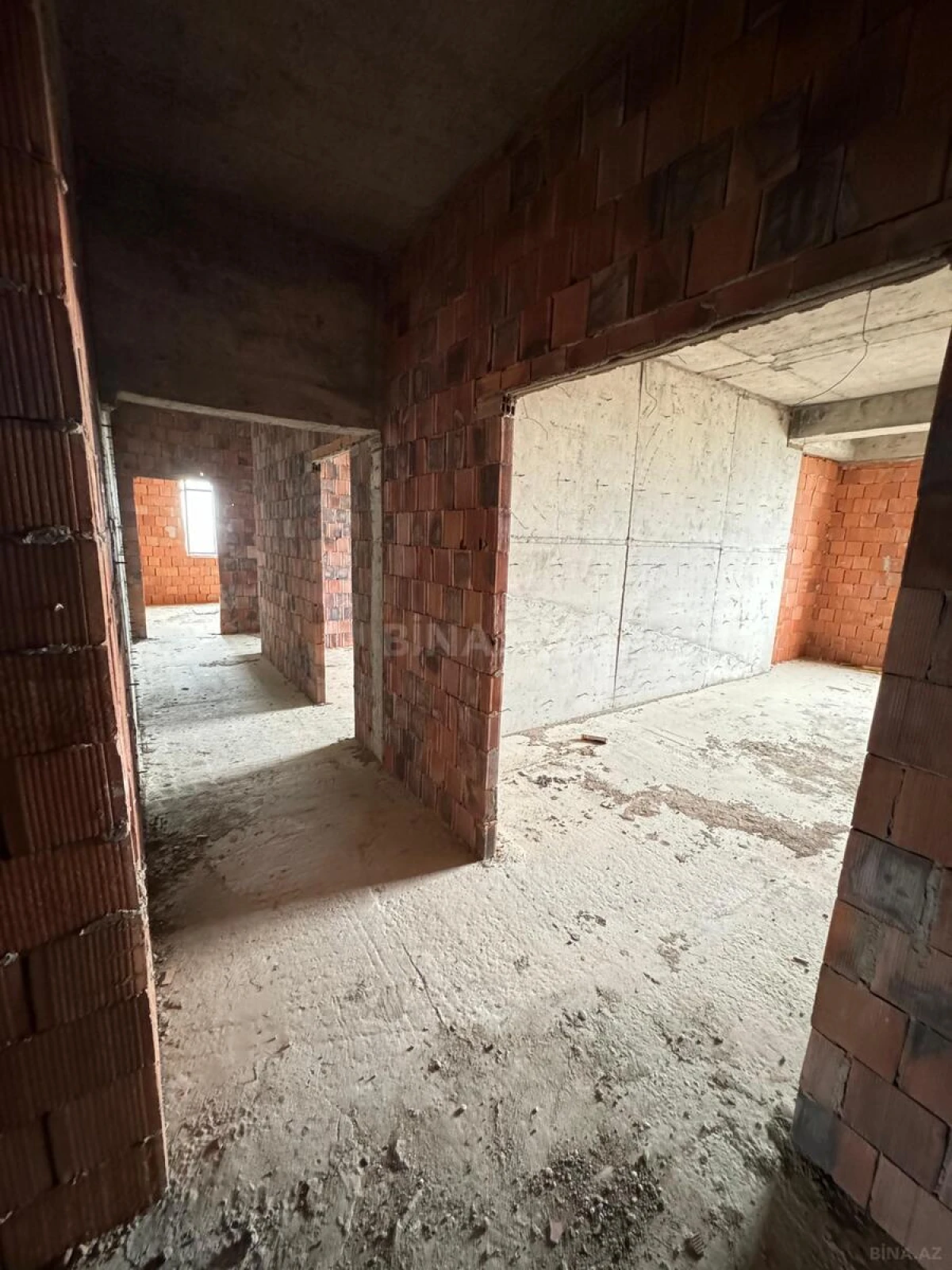 Satılır 3 otaqlı mənzil 122 m²