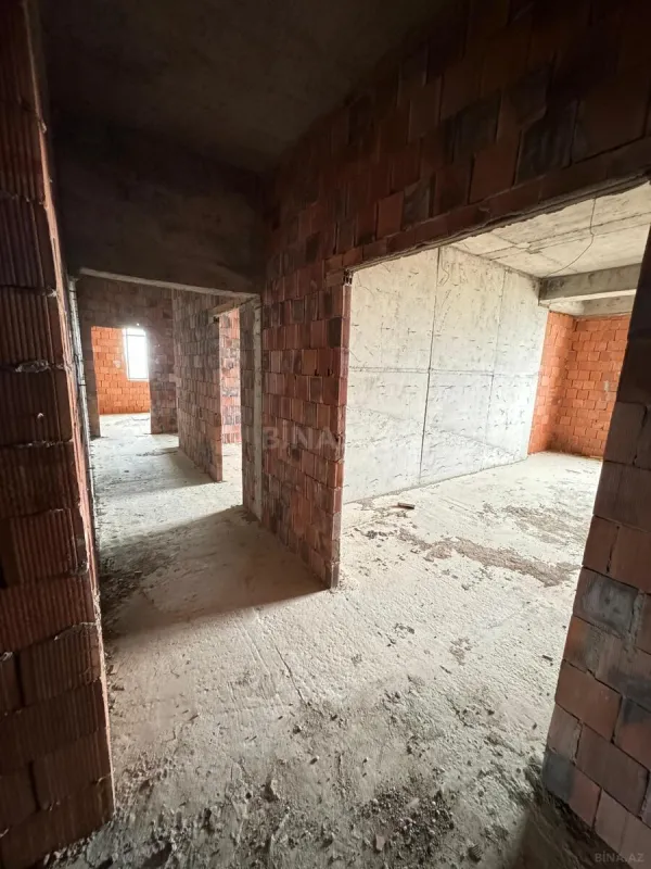 Satılır 3 otaqlı mənzil 122 m²