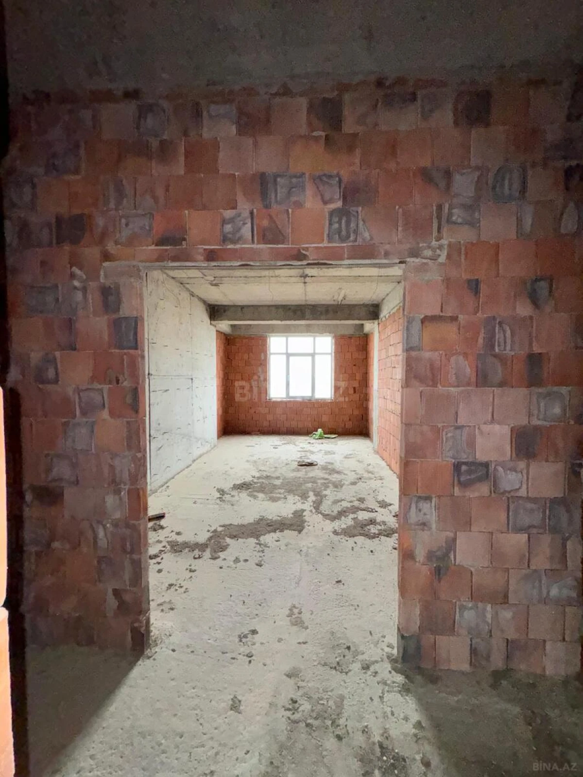 Satılır 3 otaqlı mənzil 122 m²