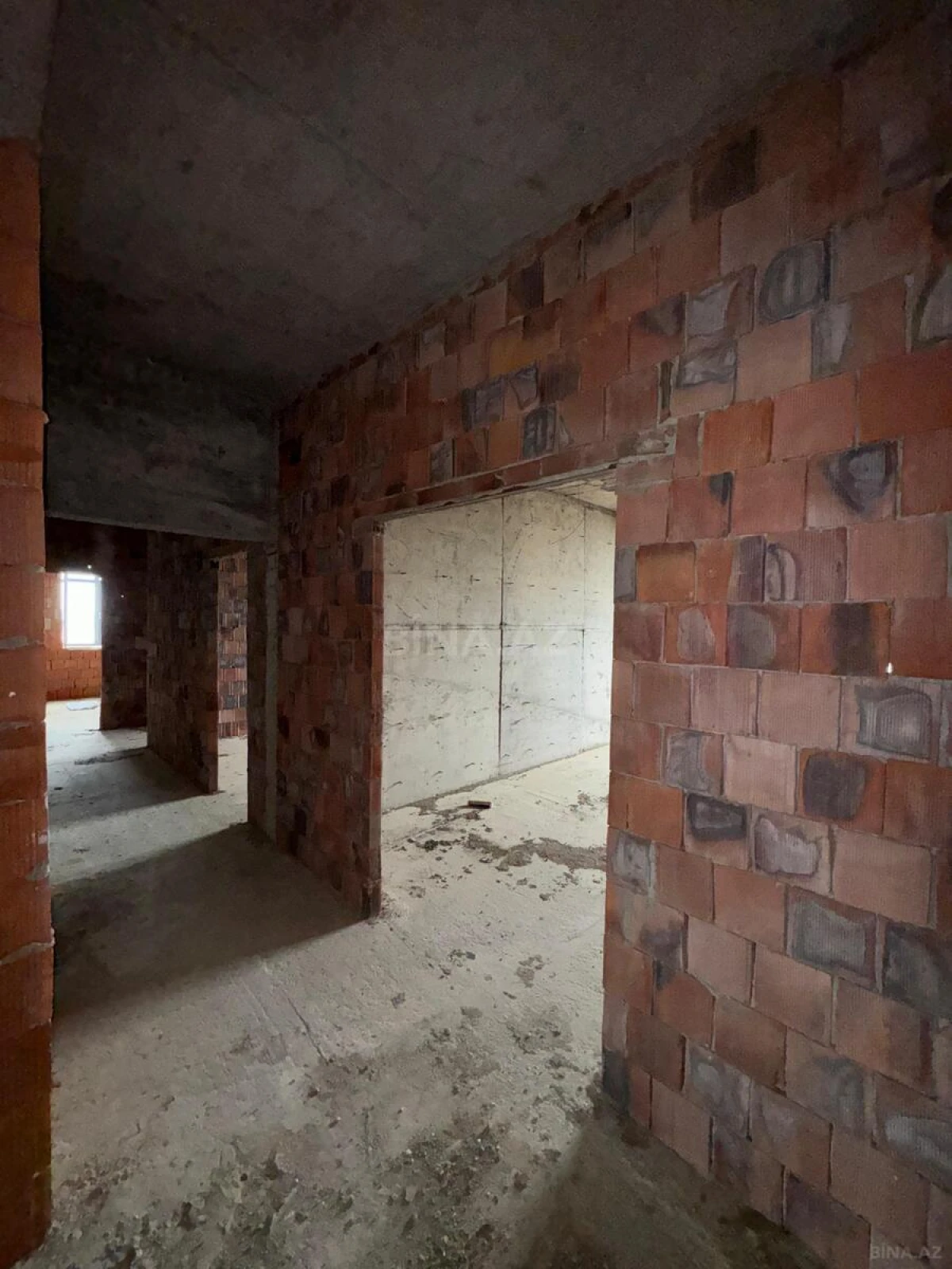 Satılır 3 otaqlı mənzil 122 m²