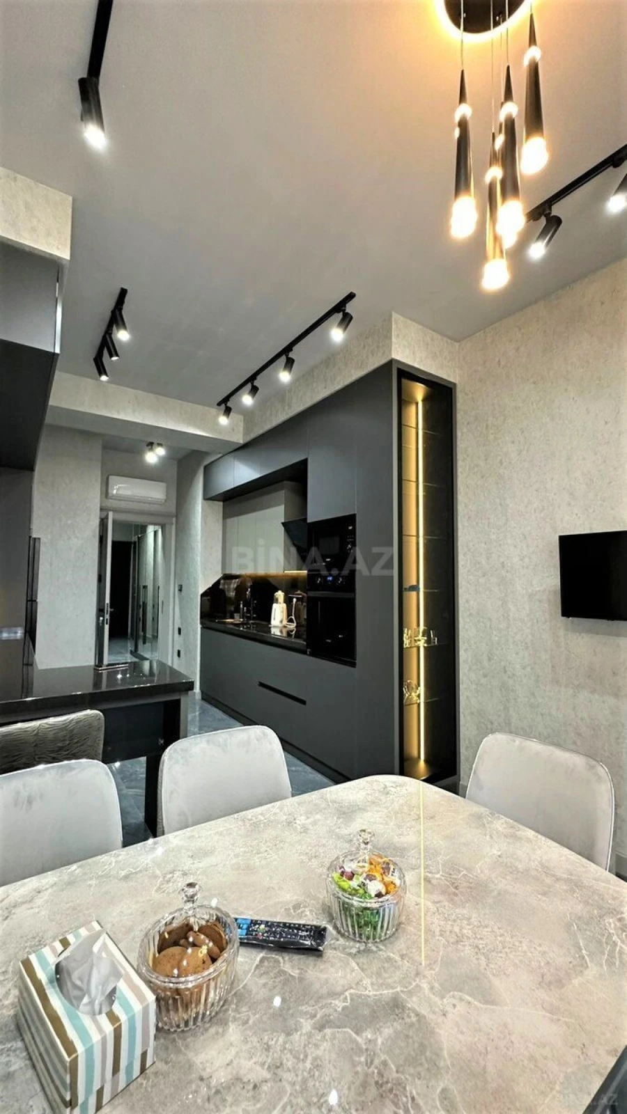 Kirayə verilir 3 otaqlı mənzil 180 m²