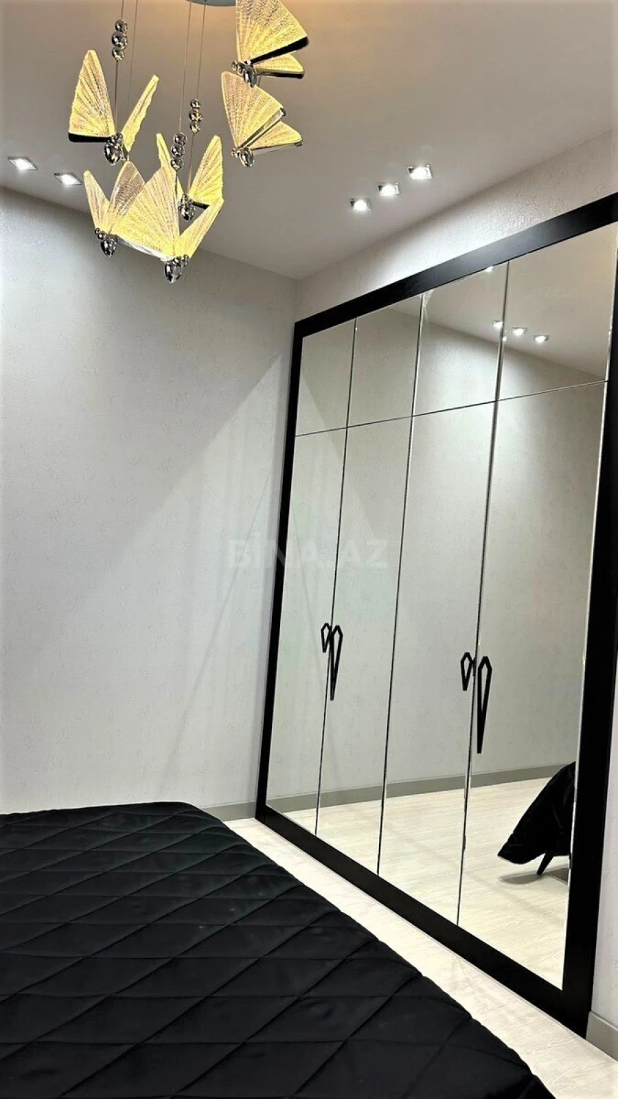Kirayə verilir 3 otaqlı mənzil 180 m²