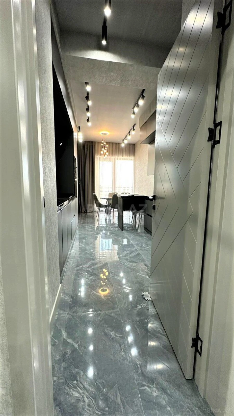 Kirayə verilir 3 otaqlı mənzil 180 m²