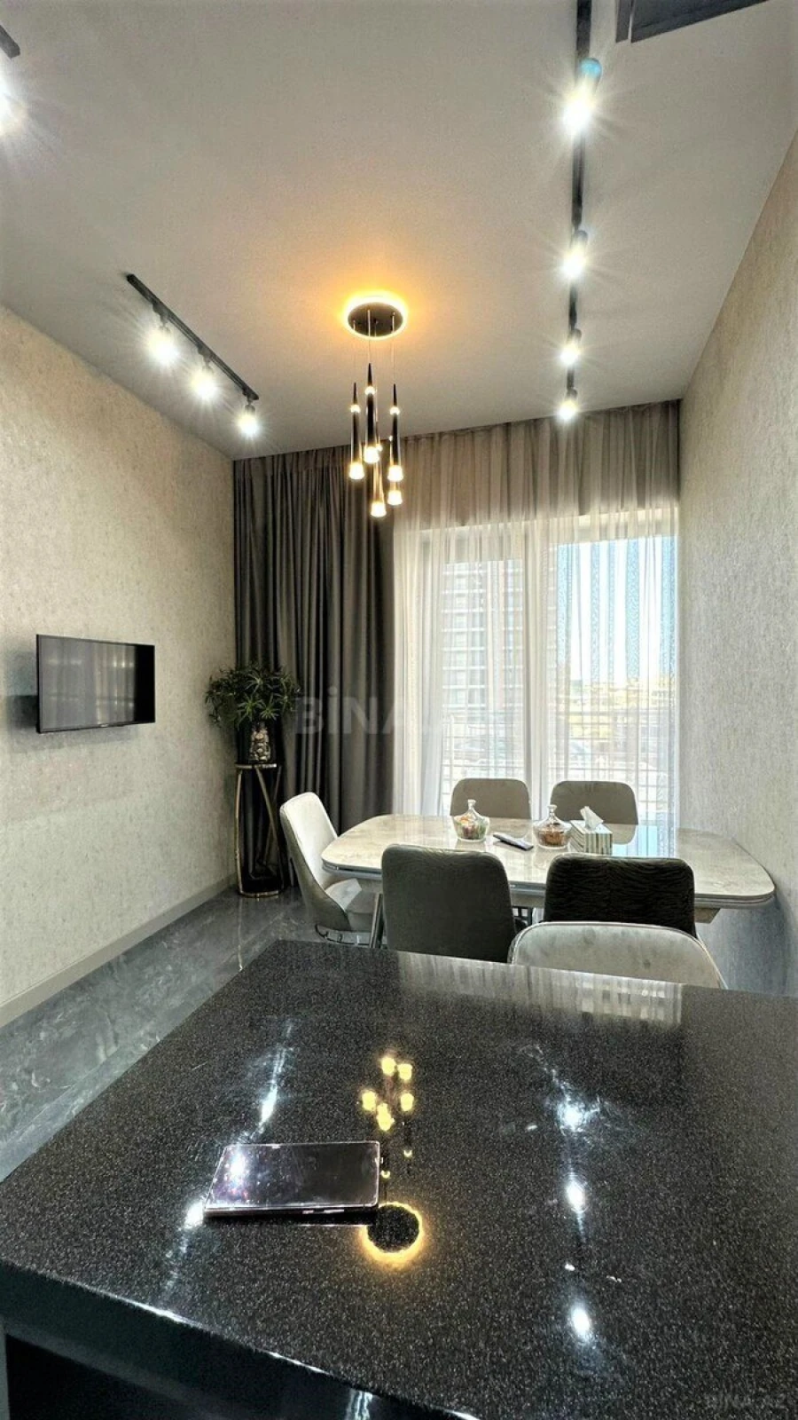 Kirayə verilir 3 otaqlı mənzil 180 m²