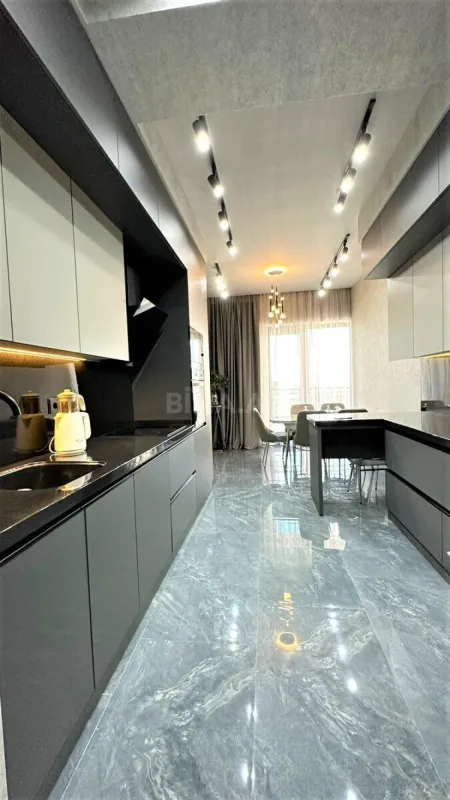 Kirayə verilir 3 otaqlı mənzil 180 m²