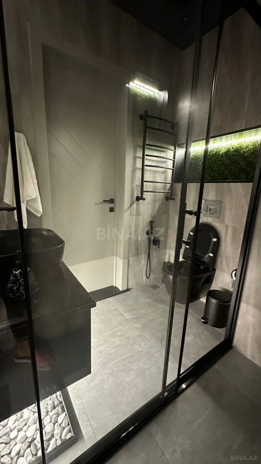 Kirayə verilir 3 otaqlı mənzil 180 m²
