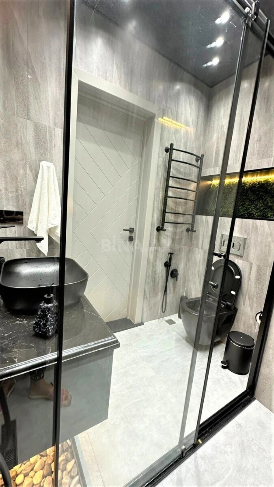 Kirayə verilir 3 otaqlı mənzil 180 m²