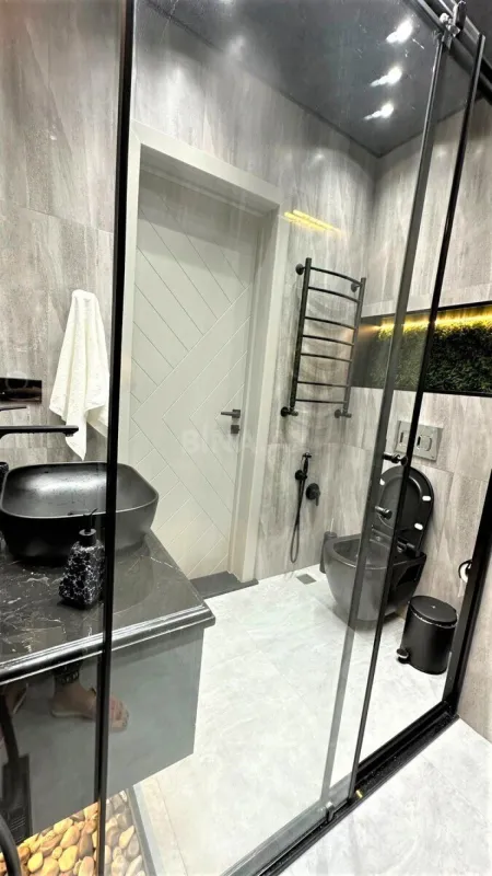 Kirayə verilir 3 otaqlı mənzil 180 m²