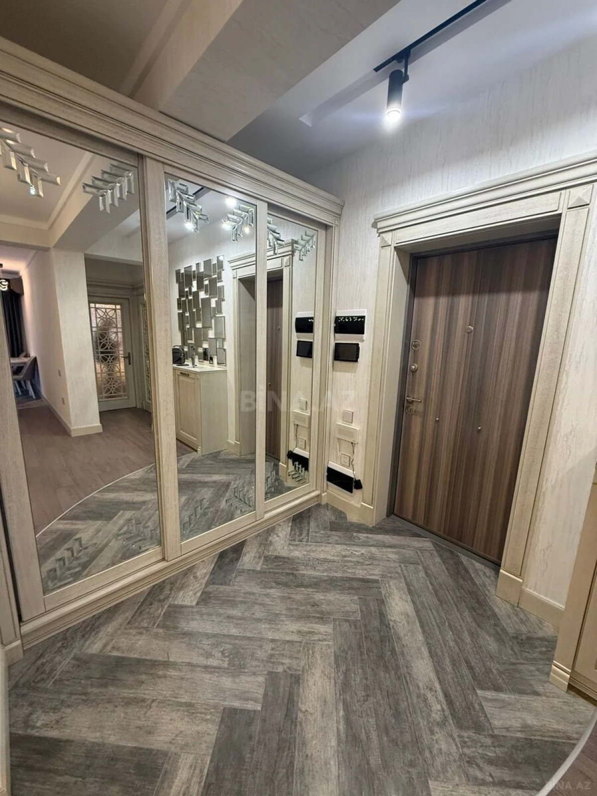 Satılır 2 otaqlı mənzil 64 m²