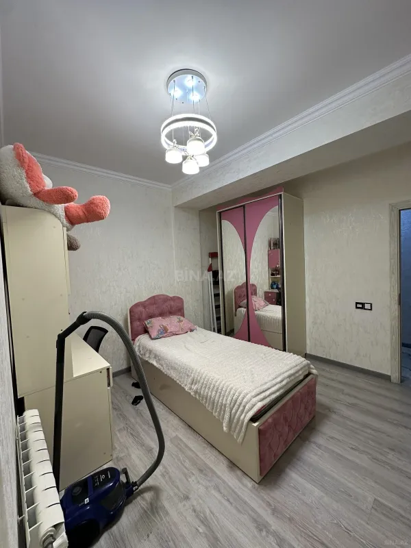 Satılır 4 otaqlı mənzil 83 m²