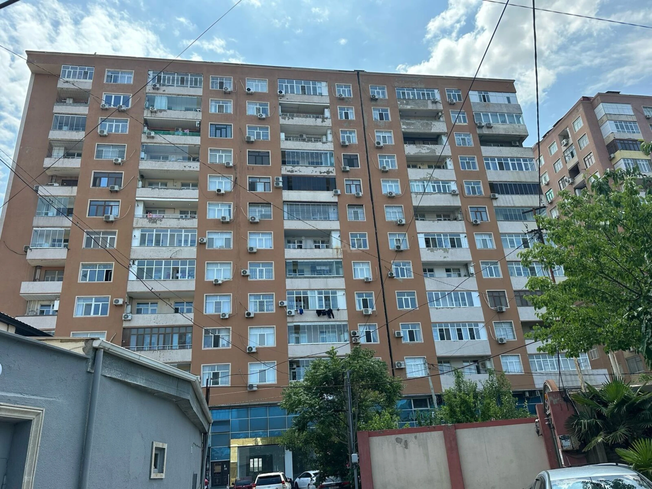 Kirayə verilir 2 otaqlı mənzil 110 m²