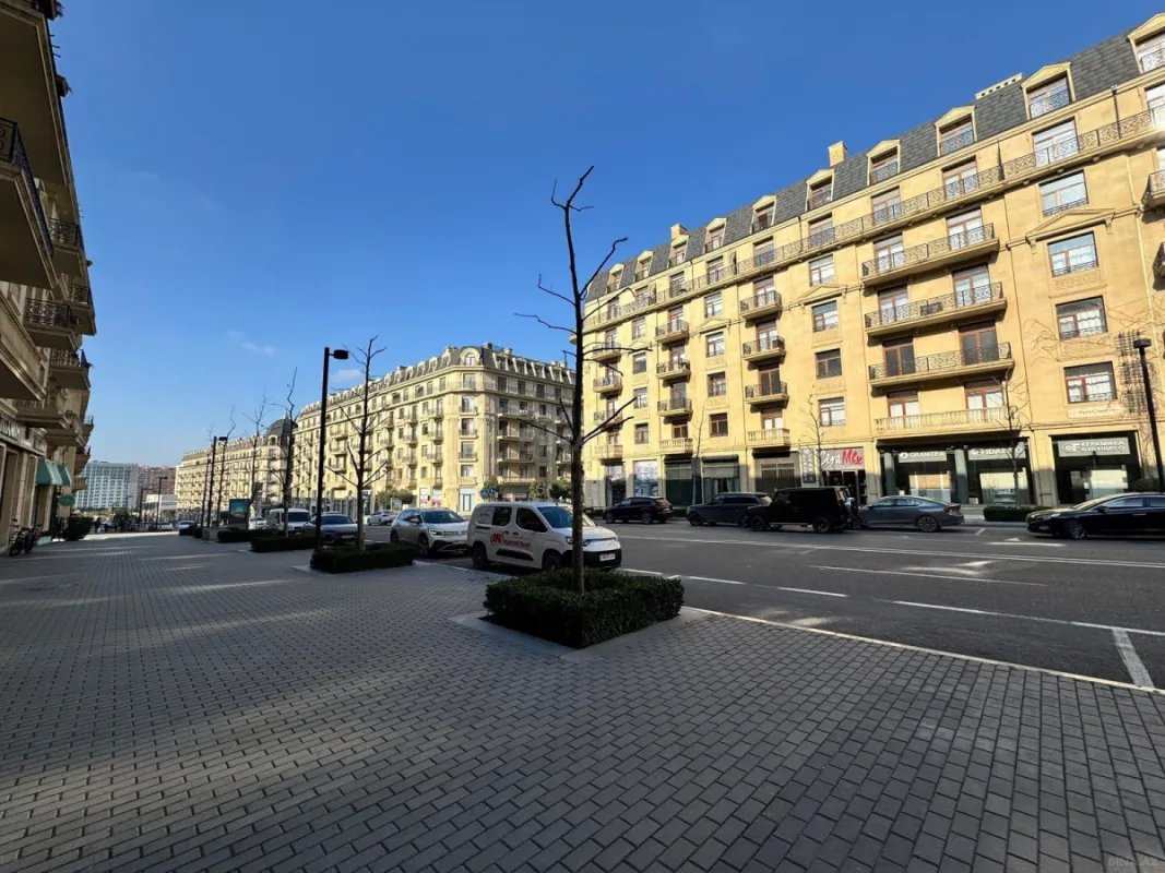 Satılır 4 otaqlı mənzil 157 m²