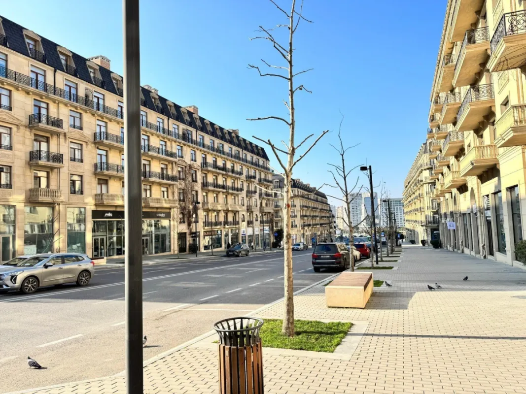 Satılır 4 otaqlı mənzil 157 m²