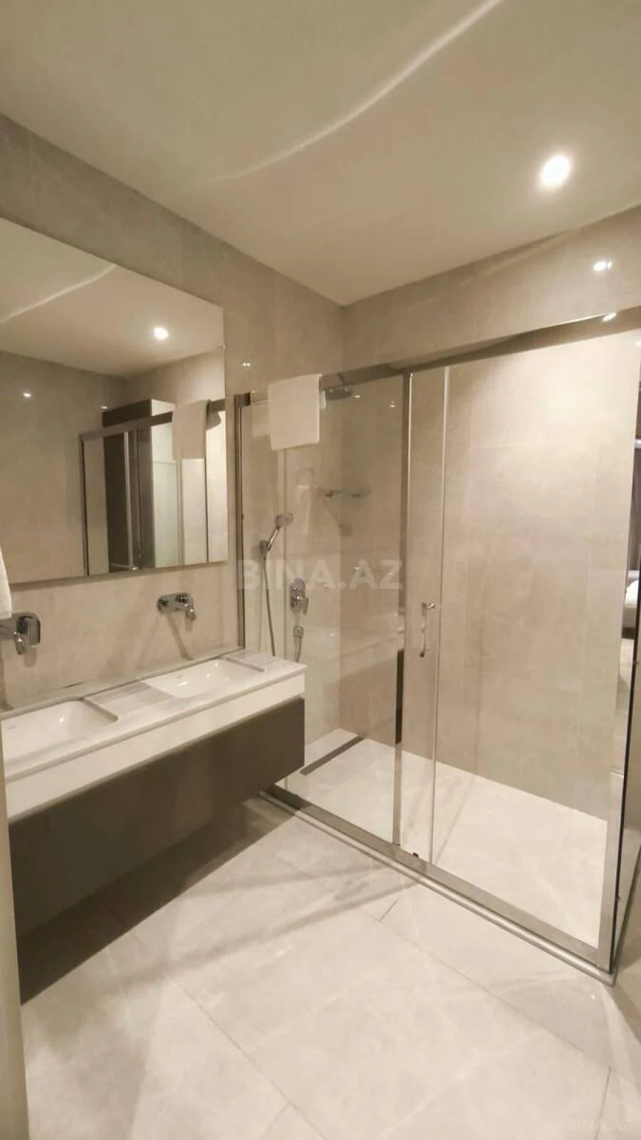 Satılır 2 otaqlı mənzil 103 m²