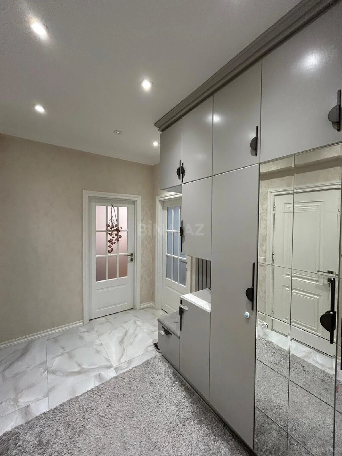 Satılır 2 otaqlı mənzil 75 m²