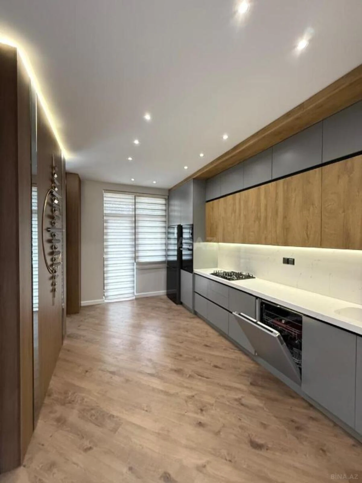 Satılır 3 otaqlı mənzil 118 m²
