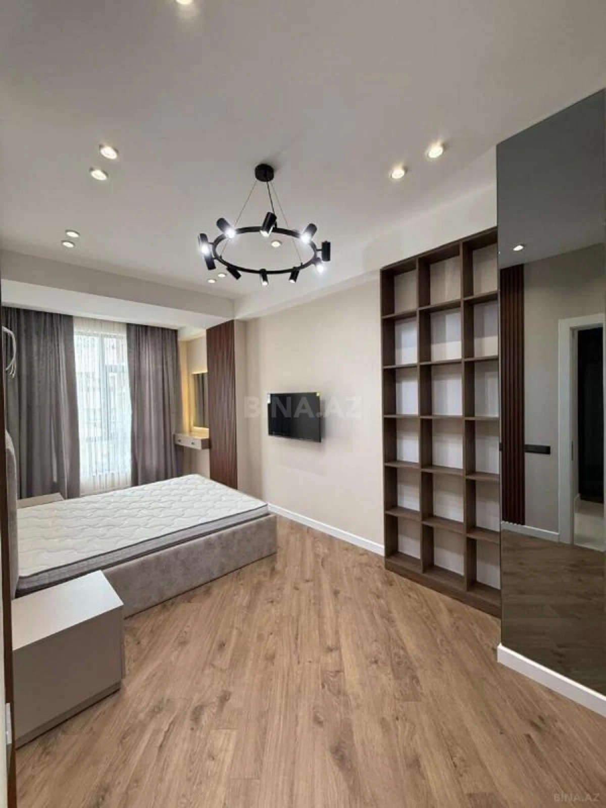 Satılır 3 otaqlı mənzil 118 m²