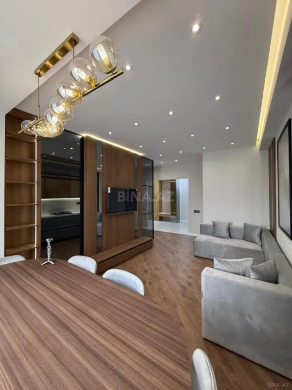 Satılır 3 otaqlı mənzil 118 m²