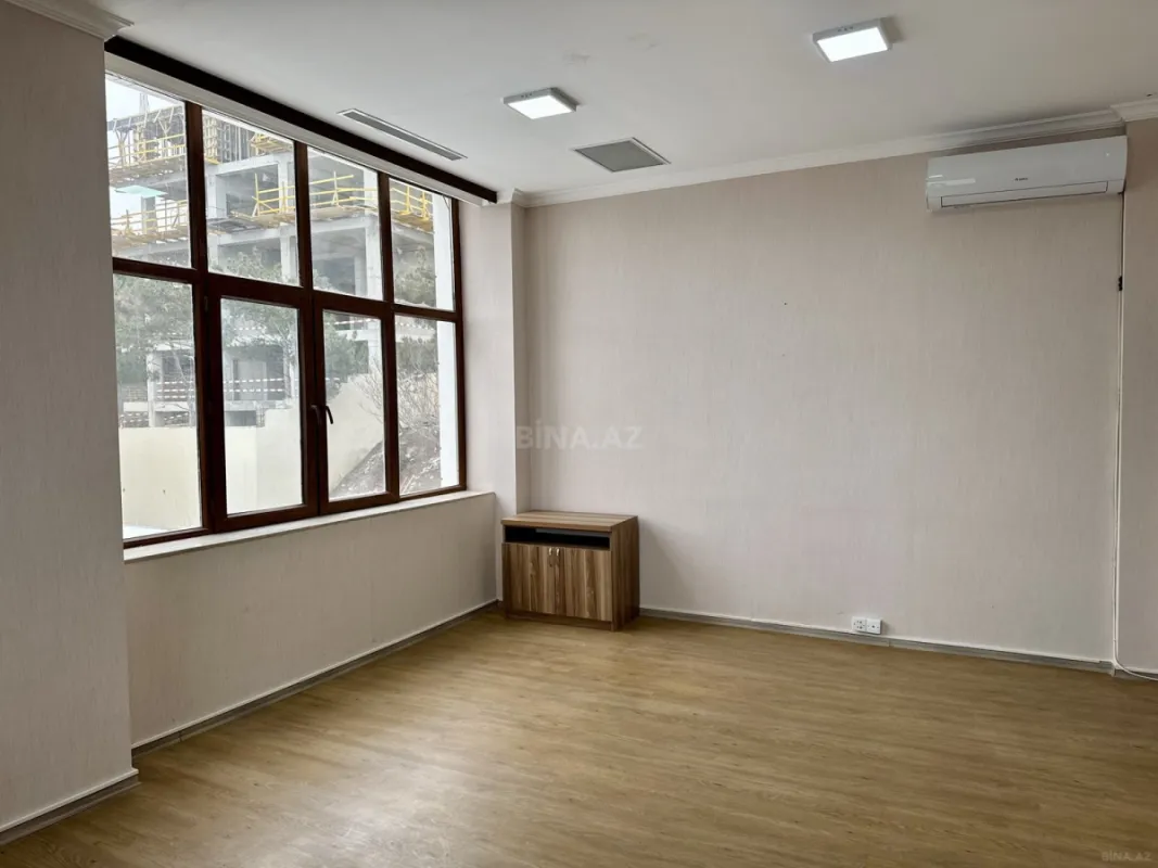 Kirayə verilir 2 otaqlı ofis 65 m²